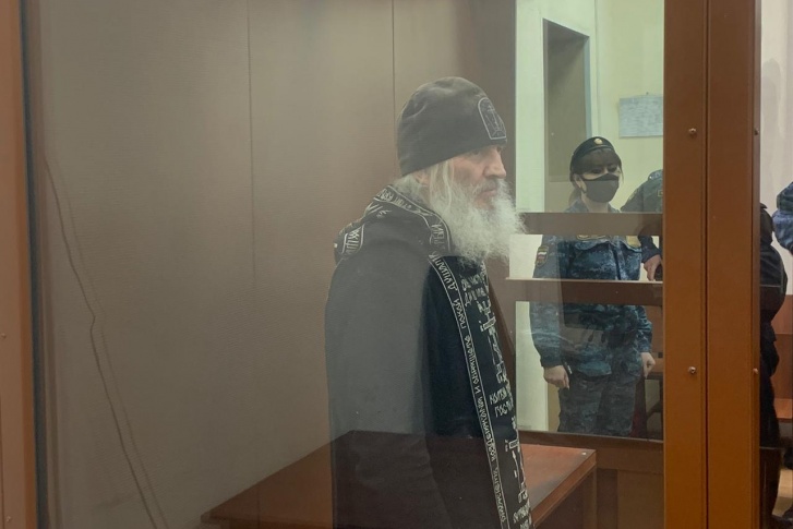 Сергий отказывался от пищи и воды в течение многих дней Сергий отказывался от пищи и воды в течение многих дней
