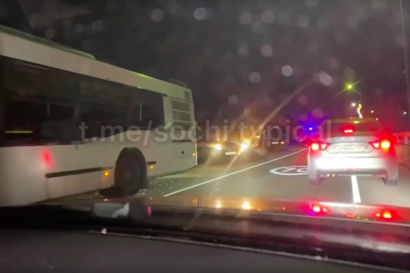 ДТП случилось вечером по вине водителя «Мерседеса» ДТП случилось вечером по вине водителя «Мерседеса»