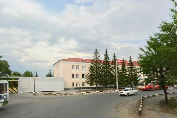 Большой участок у завода медоборудования, который выставили на продажу Большой участок у завода медоборудования, который выставили на продажу