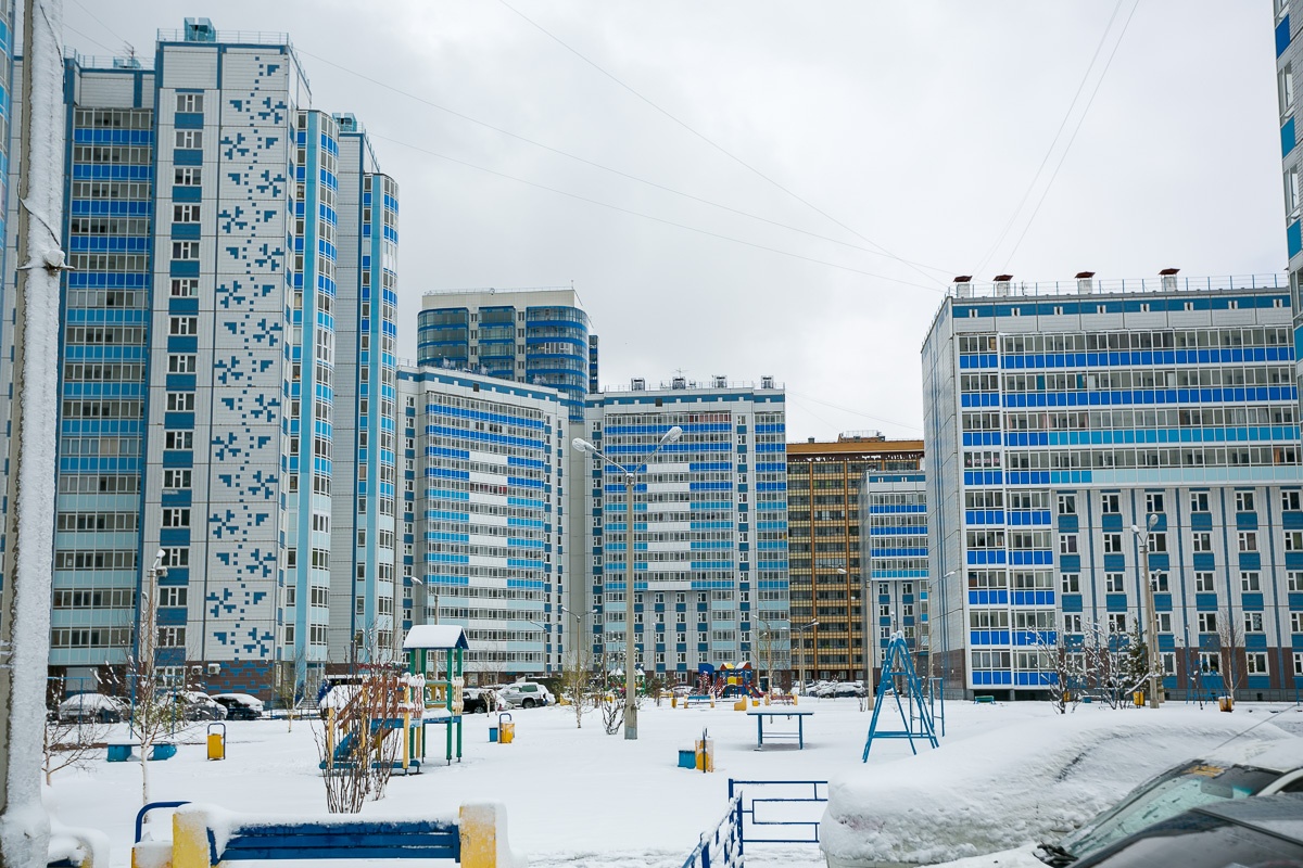 В микрорайоне расположены 32 многоквартирных дома. Собачников здесь сотни В микрорайоне расположены 32 многоквартирных дома. Собачников здесь сотни