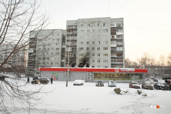 По словам соседей, погибли люди со второго, пятого и девятого этажей дома По словам соседей, погибли люди со второго, пятого и девятого этажей дома