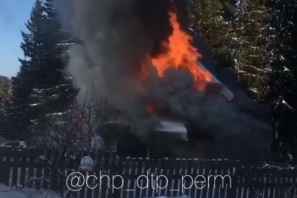 Во время пожара в поселке Камский погибли три человека Во время пожара в поселке Камский погибли три человека
