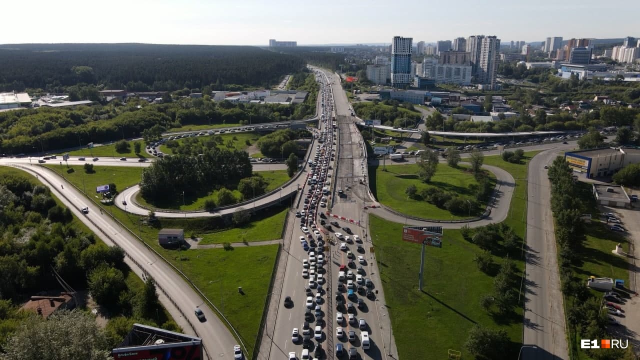 Осталось совсем чуть-чуть! В Екатеринбурге досрочно откроют движение по Кольцовской развязке