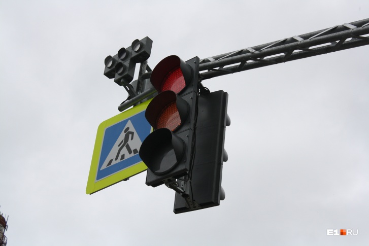 В Екатеринбурге сложный перекресток оборудуют светофорами