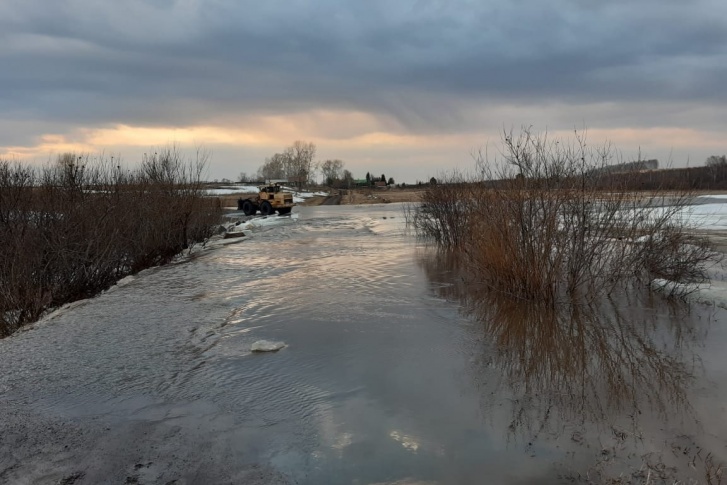 16 апреля вода отрезала пути к населенным пунктам в Назаровском районе