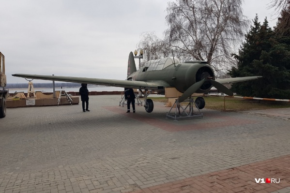 Самолет обещают вернуть на место к майским праздникам Самолет обещают вернуть на место к майским праздникам