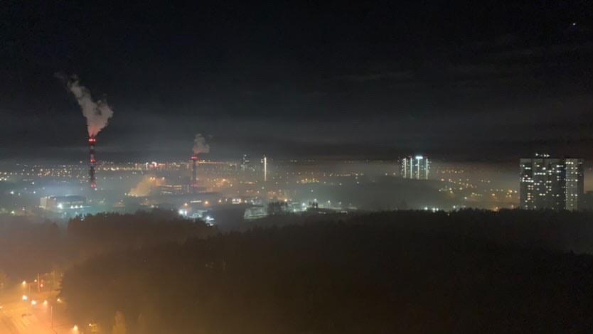 «Сильно пахнет гарью»: юг Екатеринбурга затянуло дымом