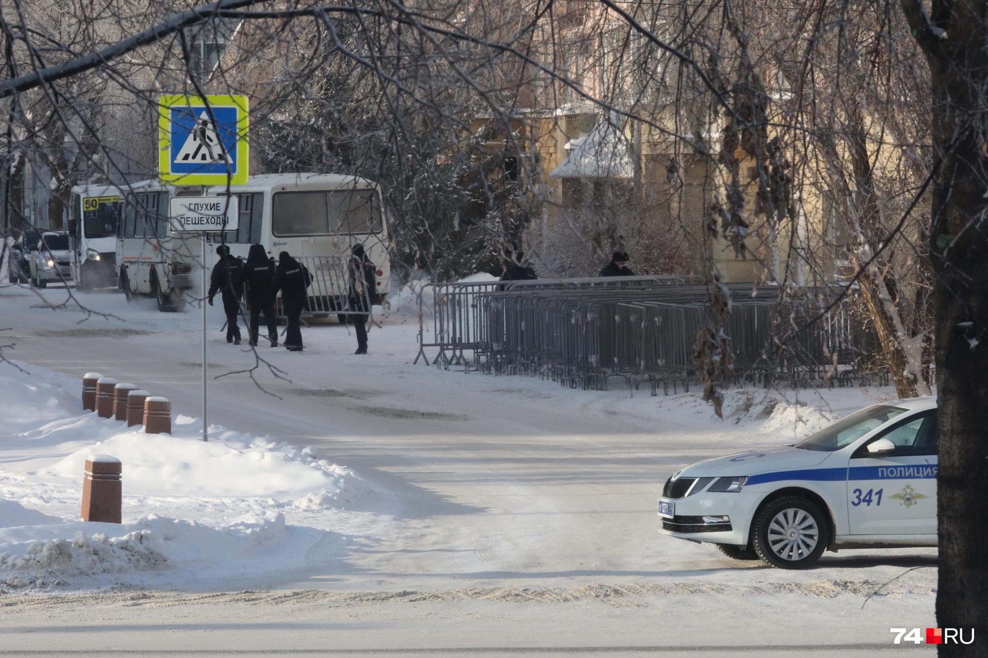 Заборы уже начали разворачивать Заборы уже начали разворачивать