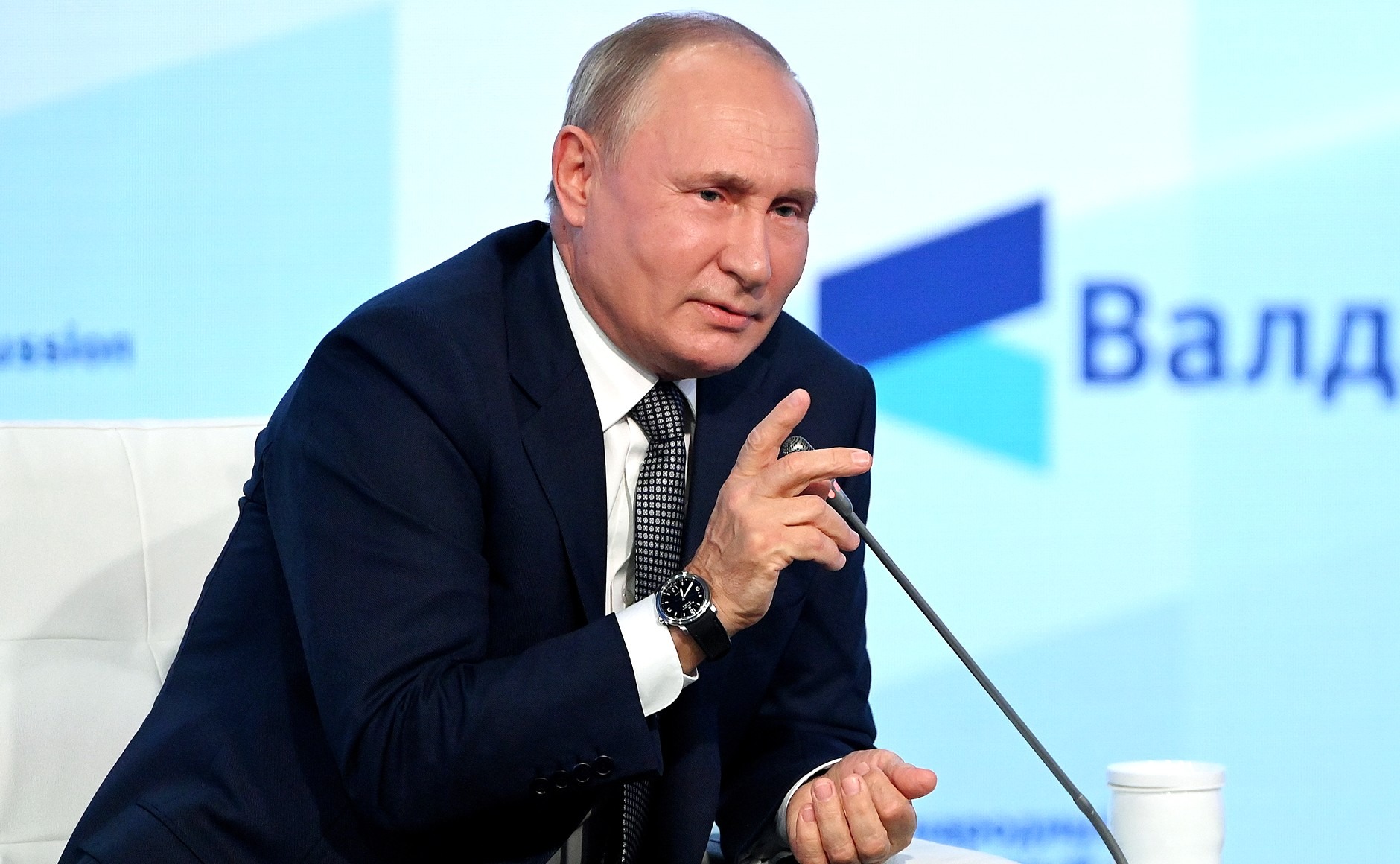 «Совершенная фантасмагория». Путин — об обязательной вакцинации, ЛГБТ и поставках газа в Европу