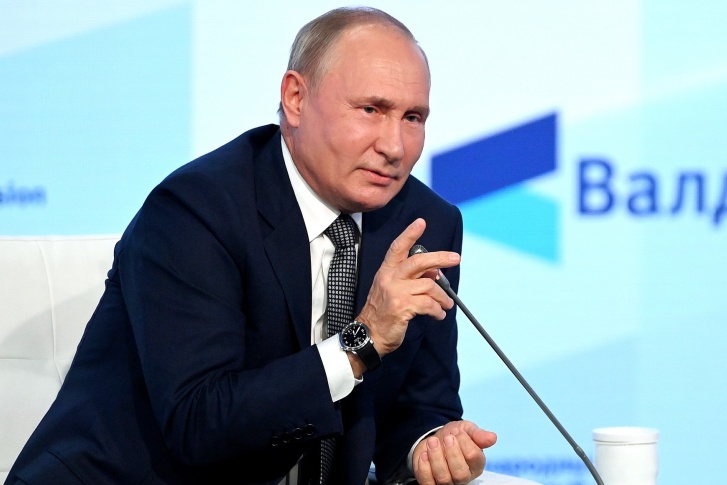 Владимир Путин несколько часов отвечал на вопросы на пленарном заседании международного дискуссионного клуба «Валдай» Владимир Путин несколько часов отвечал на вопросы на пленарном заседании международного дискуссионного клуба «Валдай»