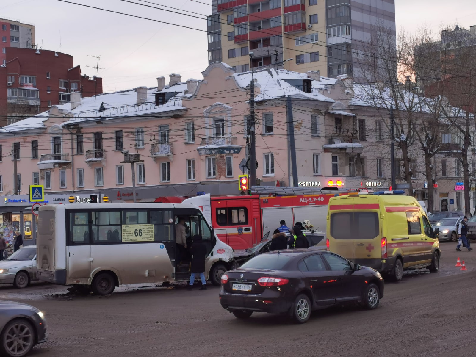 В аварии пострадал один пассажир маршрутки В аварии пострадал один пассажир маршрутки 