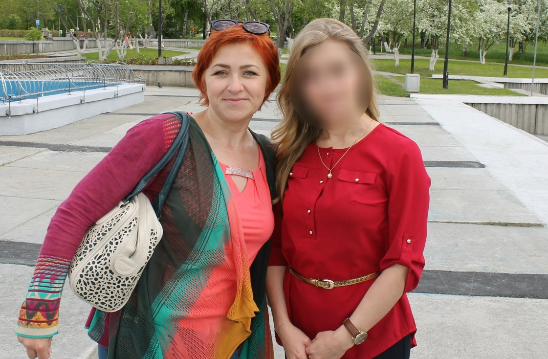Надежда Кукаленко (слева) устроилась на «Электрохимприбор» всего за три дня до трагедии