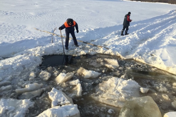 В середине марта под лед в Кондинском районе провалился бульдозер, водитель <a href="https://86.ru/text/incidents/2021/03/16/69814106/" target="_blank" class="_">утонул в его кабине</a> В середине марта под лед в Кондинском районе провалился бульдозер, водитель <a href="https://86.ru/text/incidents/2021/03/16/69814106/" target="_blank" class="_">утонул в его кабине</a>