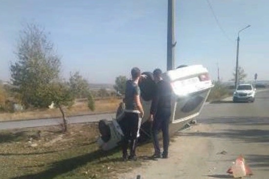 Женщина за рулем авто не уступила дорогу общественному транспорту Женщина за рулем авто не уступила дорогу общественному транспорту