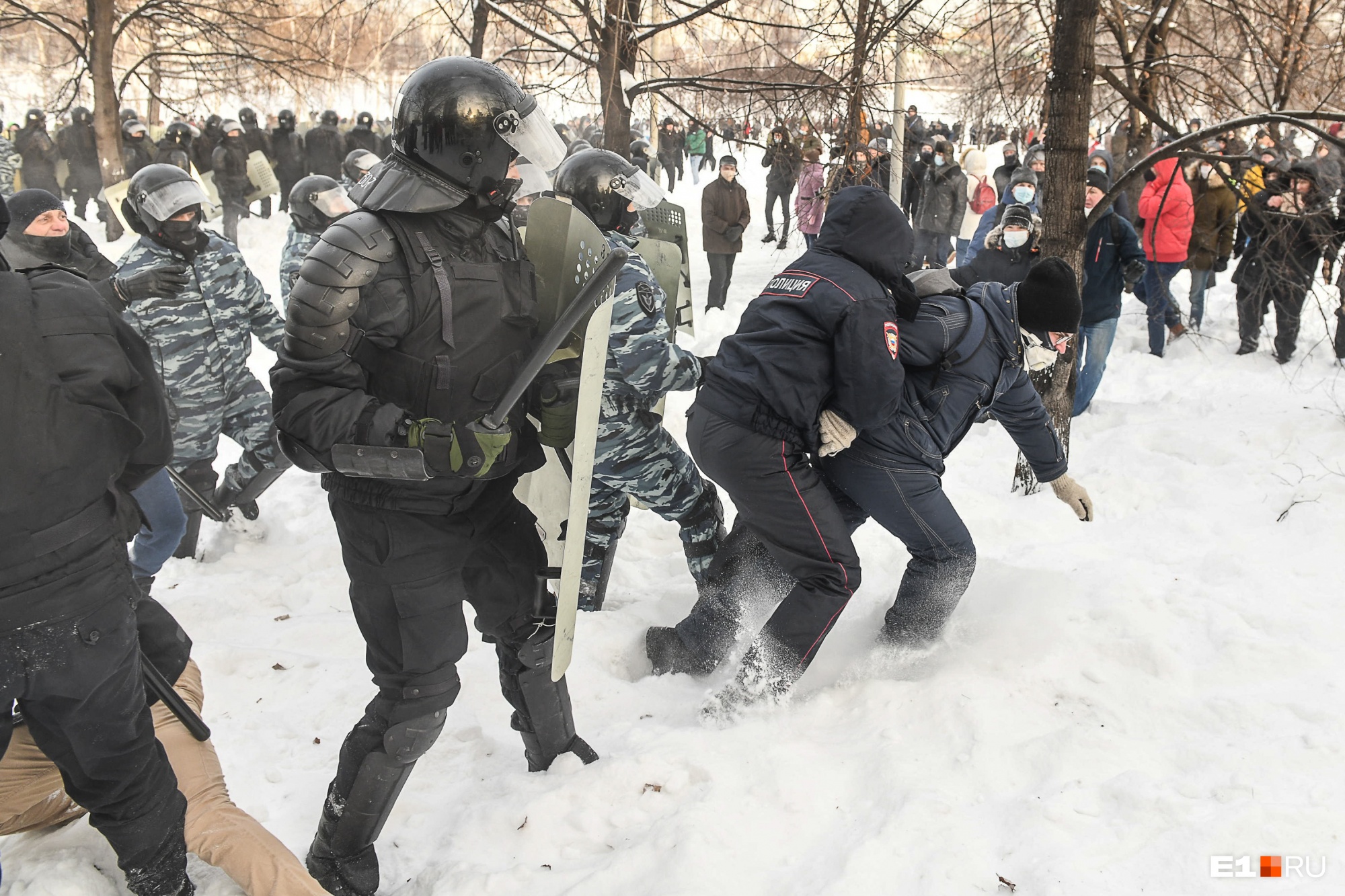 В Екатеринбурге силовики начали писать заявления на митингующих после акции протеста 23 января
