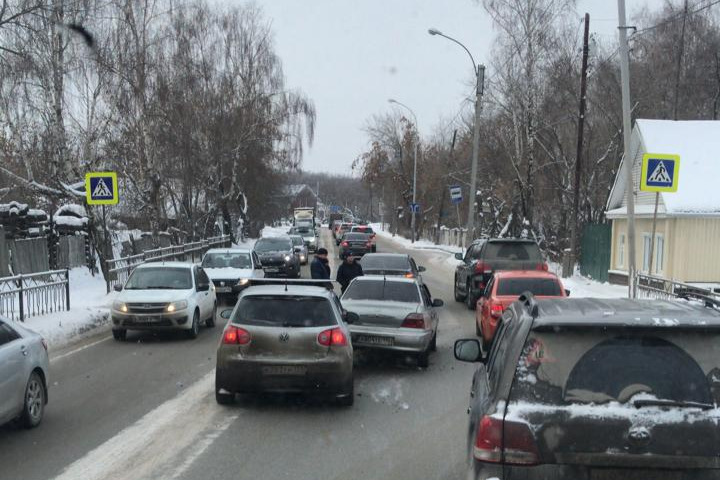 Пробки между Екатеринбургом и Березовским с нами надолго: когда расширят Проезжую