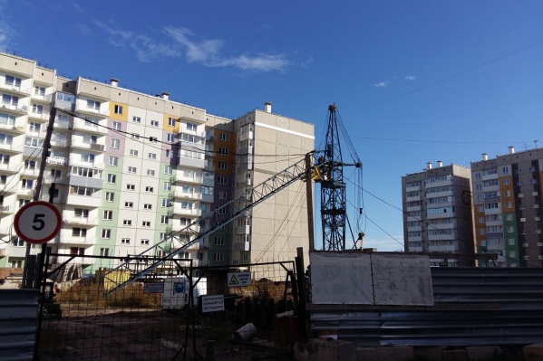 Долгострой на Мартынова стоит в неизменном виде уже <nobr class="_">10 лет</nobr> Долгострой на Мартынова стоит в неизменном виде уже <nobr class="_">10 лет</nobr>