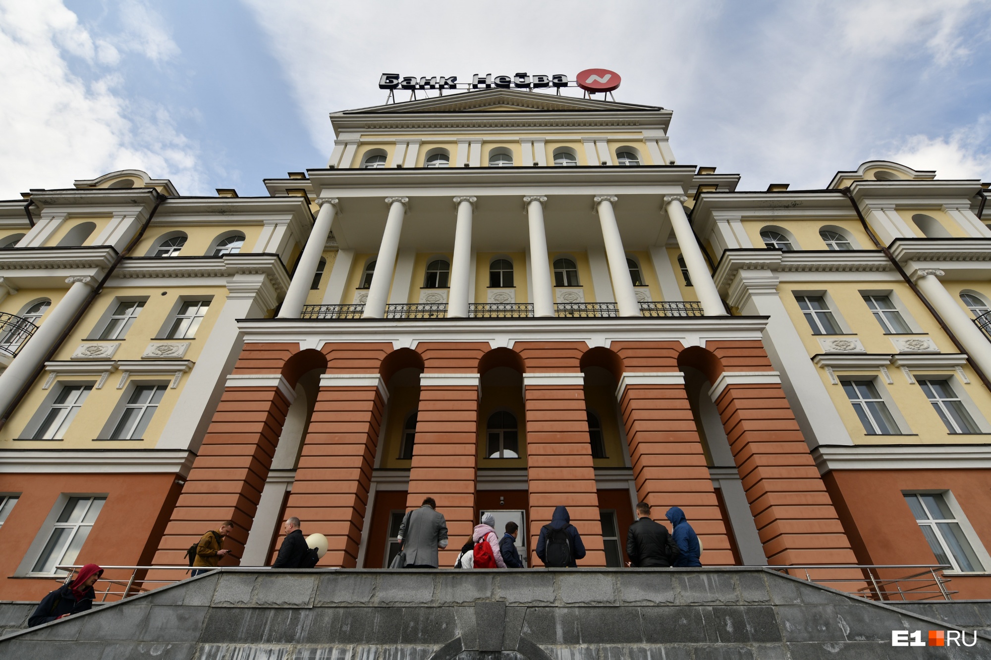 Имущество банка «Нейва» оценили в 260 млн рублей. С молотка могут уйти помещения и три машины
