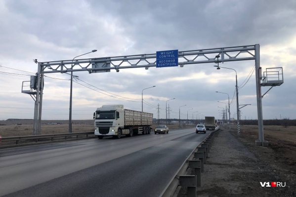 Перевозчики жалуются на штрафы, приходящие с автоматических весов в Волгограде Перевозчики жалуются на штрафы, приходящие с автоматических весов в Волгограде
