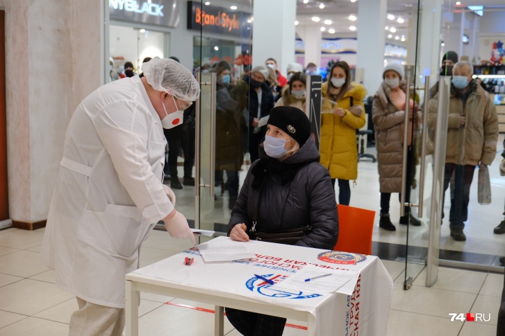 ПЦР-тест на территории торгового комплекса делают лишь тем, у кого нет признаков ОРВИ ПЦР-тест на территории торгового комплекса делают лишь тем, у кого нет признаков ОРВИ