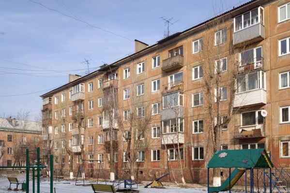 Соседи 4 дня чувствовали исходящий из квартиры трупный запах Соседи 4 дня чувствовали исходящий из квартиры трупный запах