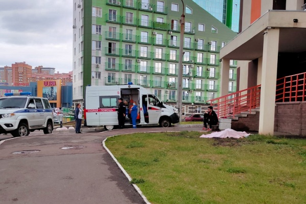 Трагедия случилась днем на глазах нескольких местных жителей Трагедия случилась днем на глазах нескольких местных жителей