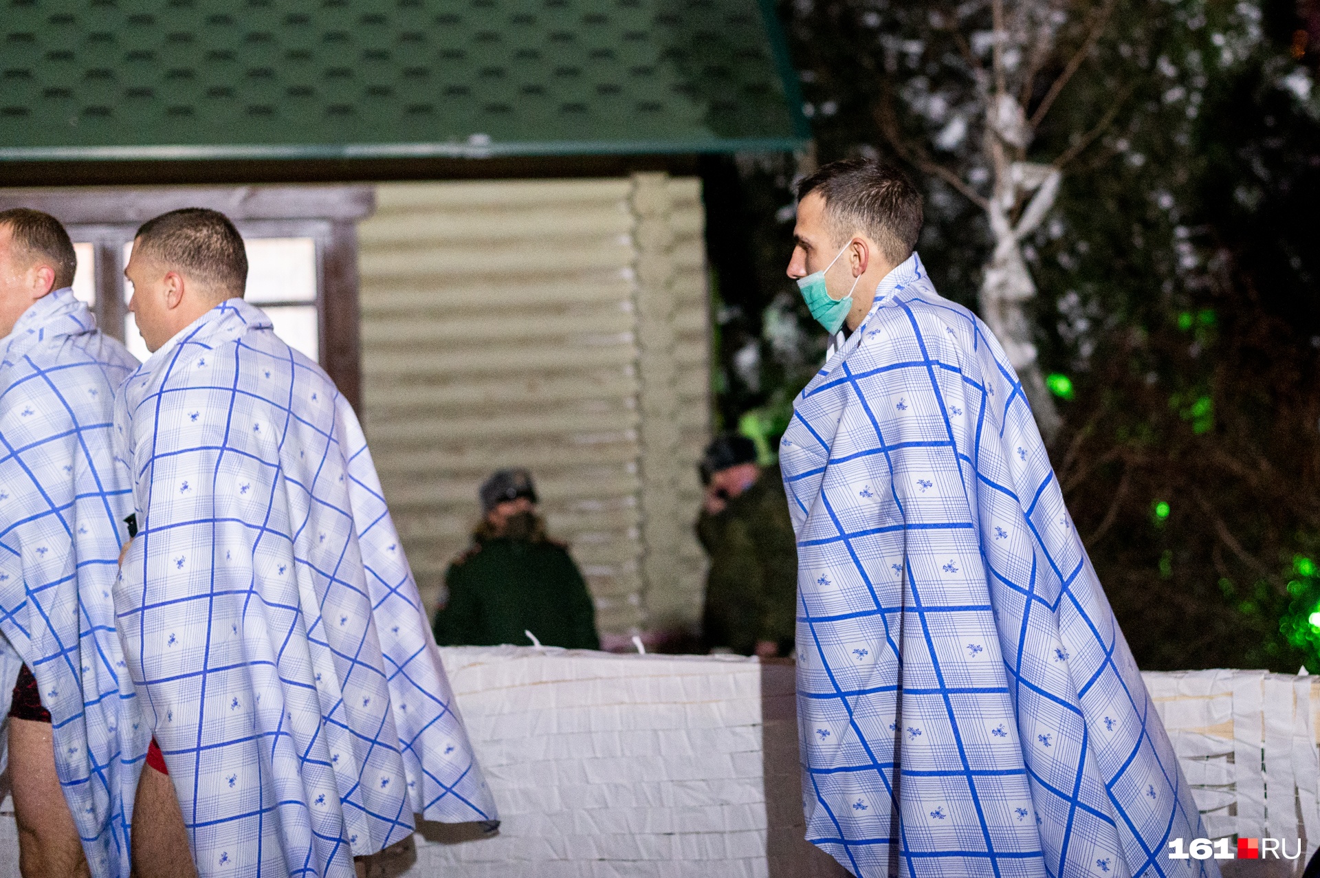 Солдат привезли к храму со всего региона Солдат привезли к храму со всего региона