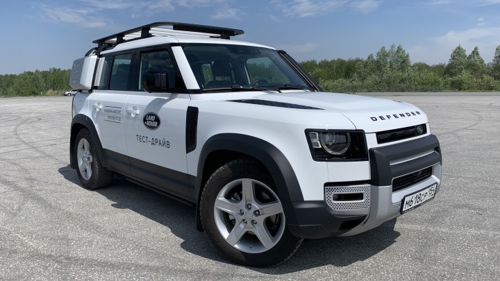 В Новосибирск привезли знаменитый мировой джип — что может новый Land Rover Defender без рамы и мостов