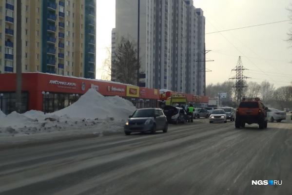 Одного человека зажало в салоне Одного человека зажало в салоне
