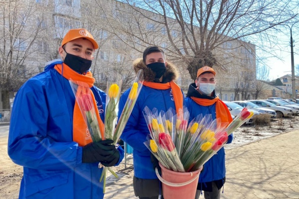 Праздничное весеннее настроение царило на улицах города благодаря неравнодушным волонтерам Праздничное весеннее настроение царило на улицах города благодаря неравнодушным волонтерам 