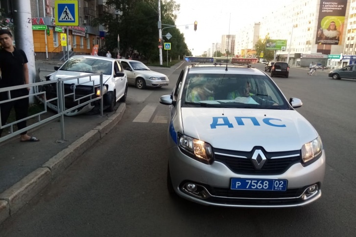 На место ДТП выехали автоинспекторы На место ДТП выехали автоинспекторы