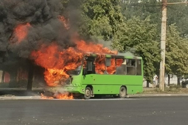 Маршрутка вспыхнула на Северо-Западе Маршрутка вспыхнула на Северо-Западе