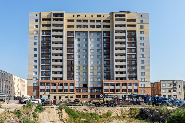 В новом доме — 54 «трешки», все — с двумя лоджиями В новом доме — 54 «трешки», все — с двумя лоджиями