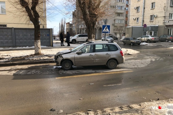 «Лада-Калина» даже отстрелила подушку безопасности «Лада-Калина» даже отстрелила подушку безопасности