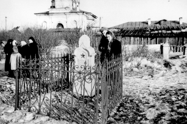 На фото запечатлены остатки Казачьего кладбища. Снимок сделан в <nobr class="_">1960 году</nobr>