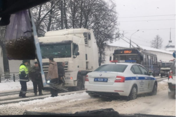 В Ярославле из-за большого количества ДТП каждый день скапливаются пробки на дорогах