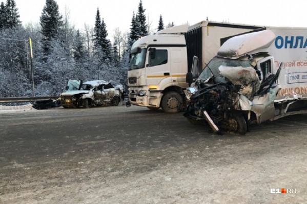 В аварии с участием МАЗа один человек погиб и еще четверо получили серьезные травмы В аварии с участием МАЗа один человек погиб и еще четверо получили серьезные травмы