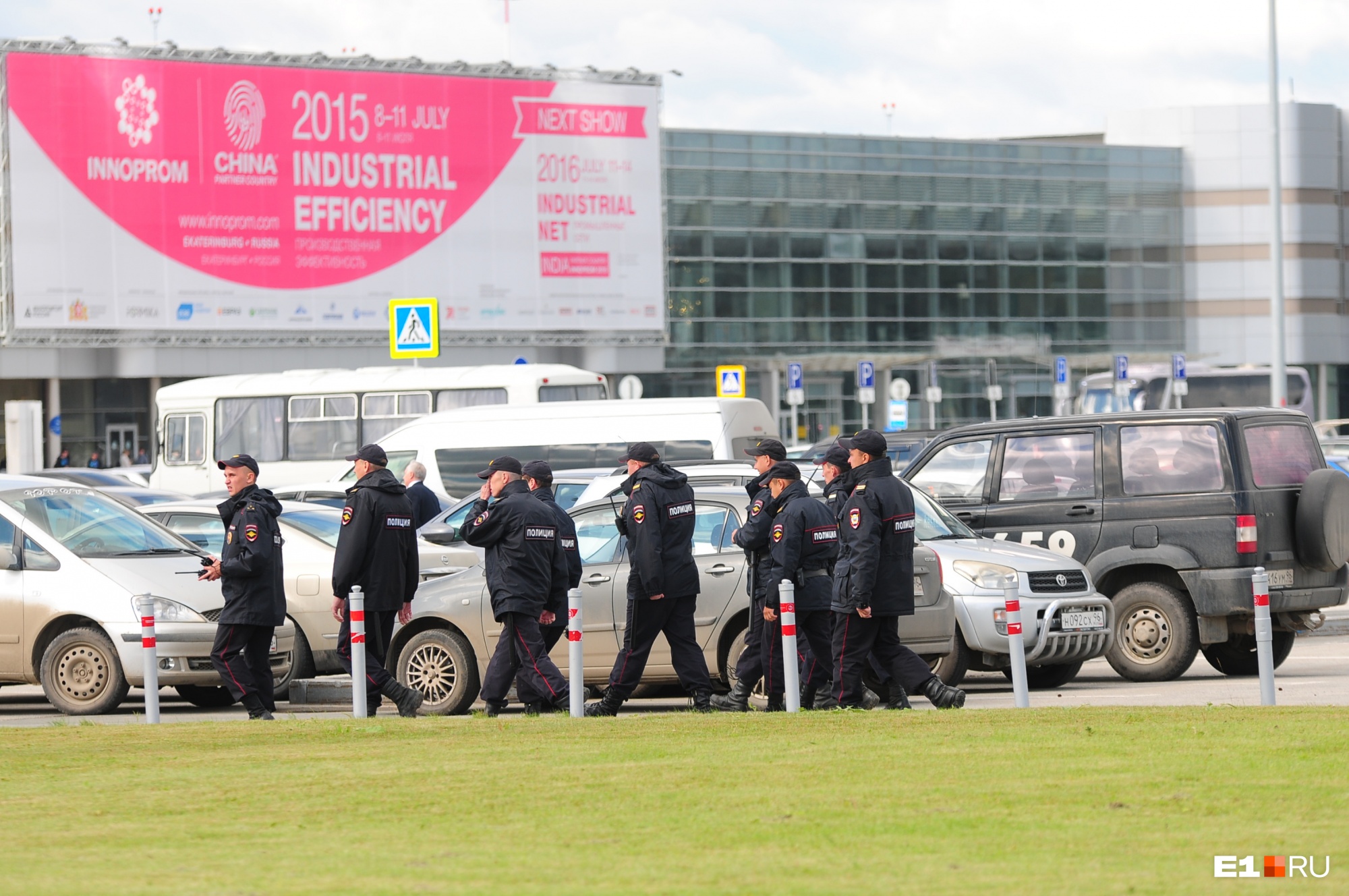 В Екатеринбурге задержали пьяного дебошира, который материл пассажиров в самолете