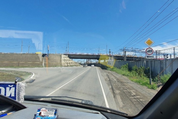 Курганцы считают, что новые правила ухудшили аварийность на дороге под мостом Курганцы считают, что новые правила ухудшили аварийность на дороге под мостом