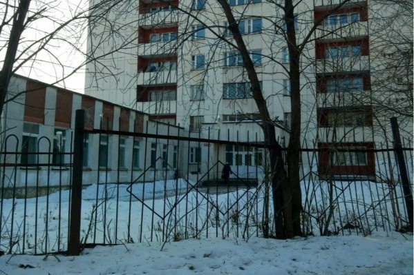 О том, что в помещениях будут проводить обработку, студентам сообщили в четверг О том, что в помещениях будут проводить обработку, студентам сообщили в четверг
