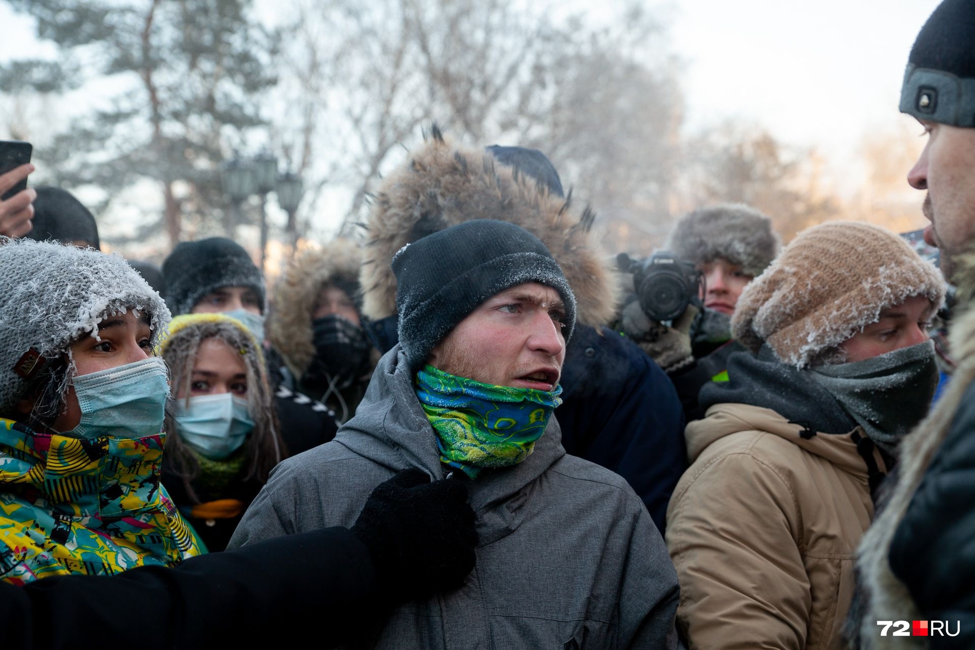 Мужчины обвиняли друг друга в провокации. Дискуссии были эмоциональными Мужчины обвиняли друг друга в провокации. Дискуссии были эмоциональными 