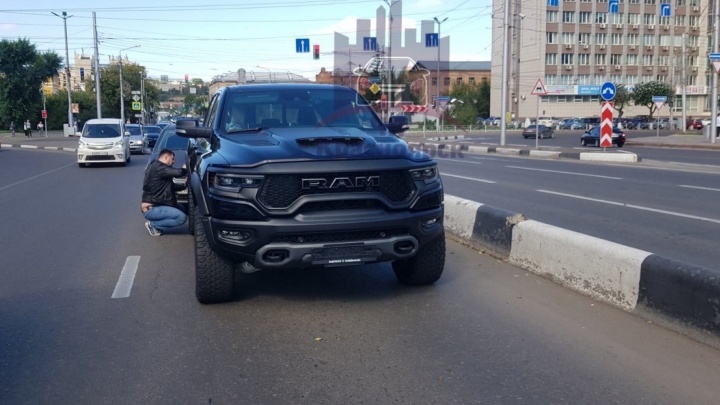 Иркутянин гнал домой из Москвы новый Dodge за 15 млн. В Красноярске его протаранил старый «Форд» без ОСАГО