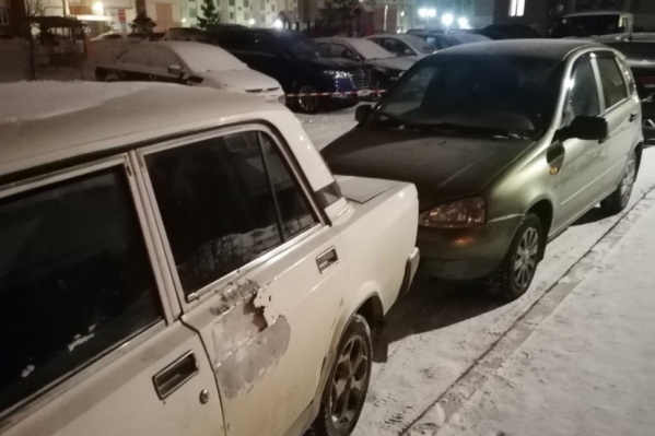 По людям 39-летний челябинец, к счастью, не попал. Пострадали только машины, припаркованные во дворе По людям 39-летний челябинец, к счастью, не попал. Пострадали только машины, припаркованные во дворе