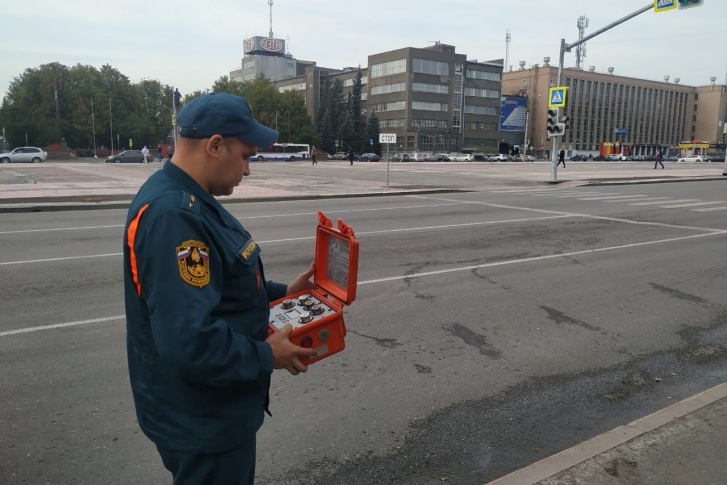 Специалисты МЧС замерили концентрацию вредных веществ в воздухе Специалисты МЧС замерили концентрацию вредных веществ в воздухе