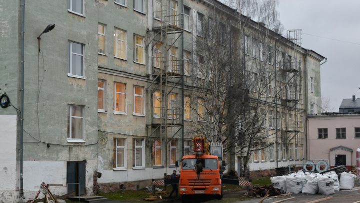 Капремонтом архангельской школы, где на уроке рухнул потолок, займется фирма из Санкт-Петербурга