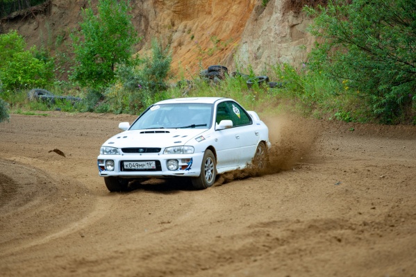 Пилот этой Subaru имел все шансы выиграть, но после одного из заездов сошел с дистанции Пилот этой Subaru имел все шансы выиграть, но после одного из заездов сошел с дистанции