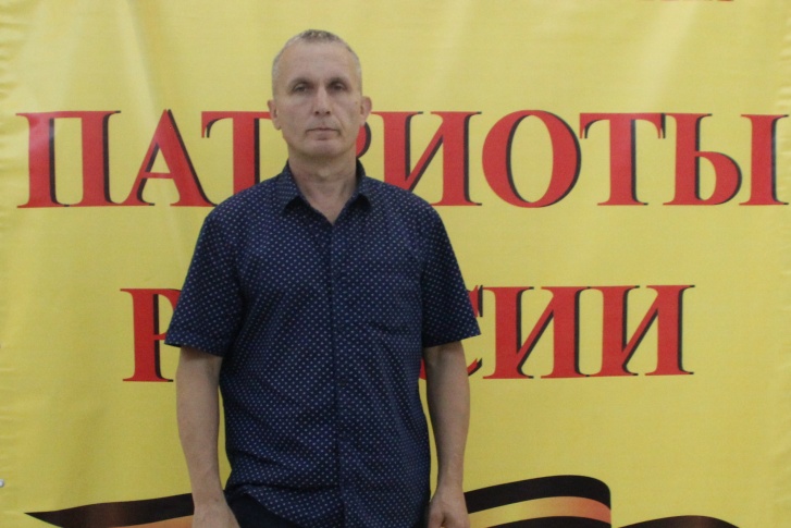 Леонид Бирюков известен тем, что выступал против вырубки деревьев на улице Шафиева рядом с ЖК «Шервуд» Леонид Бирюков известен тем, что выступал против вырубки деревьев на улице Шафиева рядом с ЖК «Шервуд»