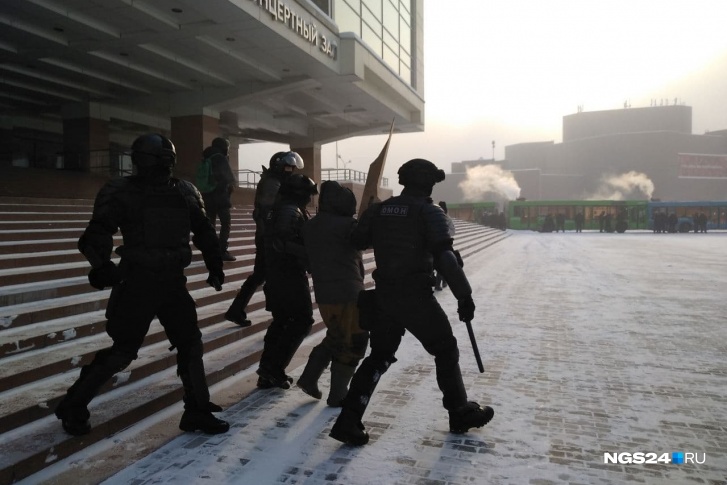 Рядом с БКЗ начались задержания протестующих