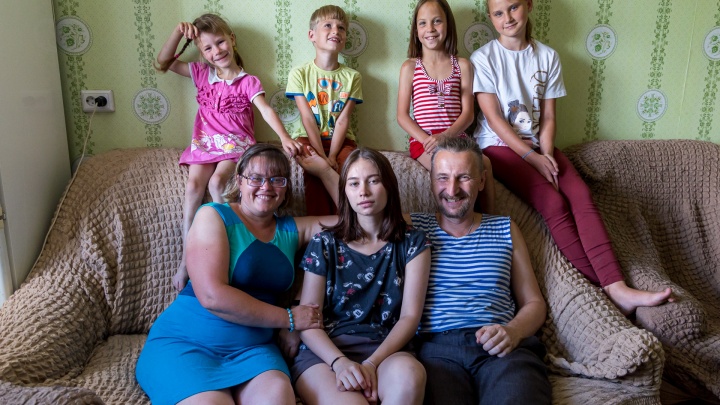 Ребенок по каталогу. Как супружеская пара из Красноярска воспитывает пятерых приемных детей