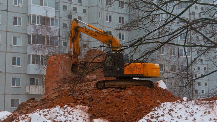 В Архангельске заканчивают снос водонапорной башни на Новгородском